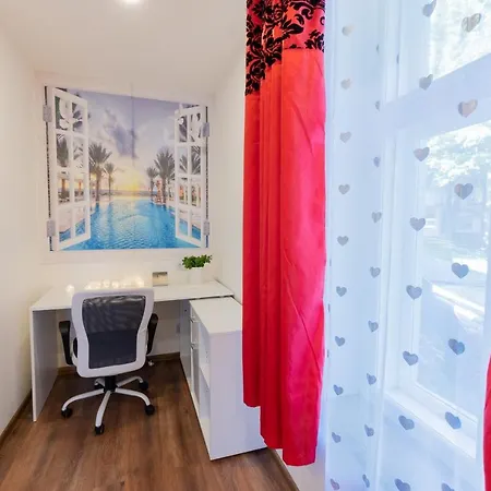 The Pink House With Private Garden *