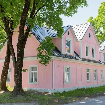 The Pink House With Private Garden Apartmán