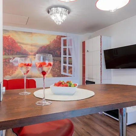 The Pink House With Private Garden *