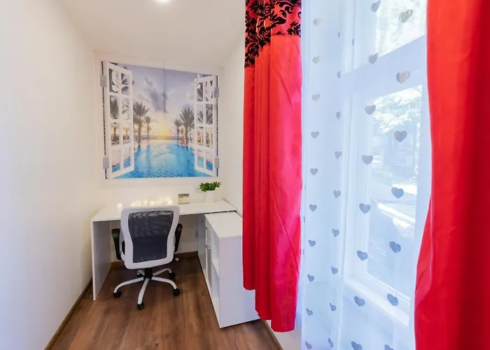 The Pink House With Private Garden *