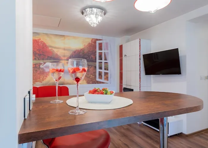 The Pink House With Private Garden *